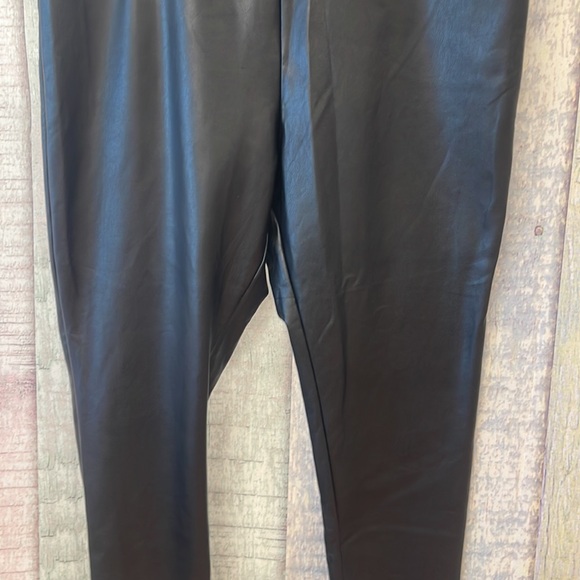Brand new without tags womans Simply Vera Verawang faux leather leggings. XXL - Picture 3 of 12